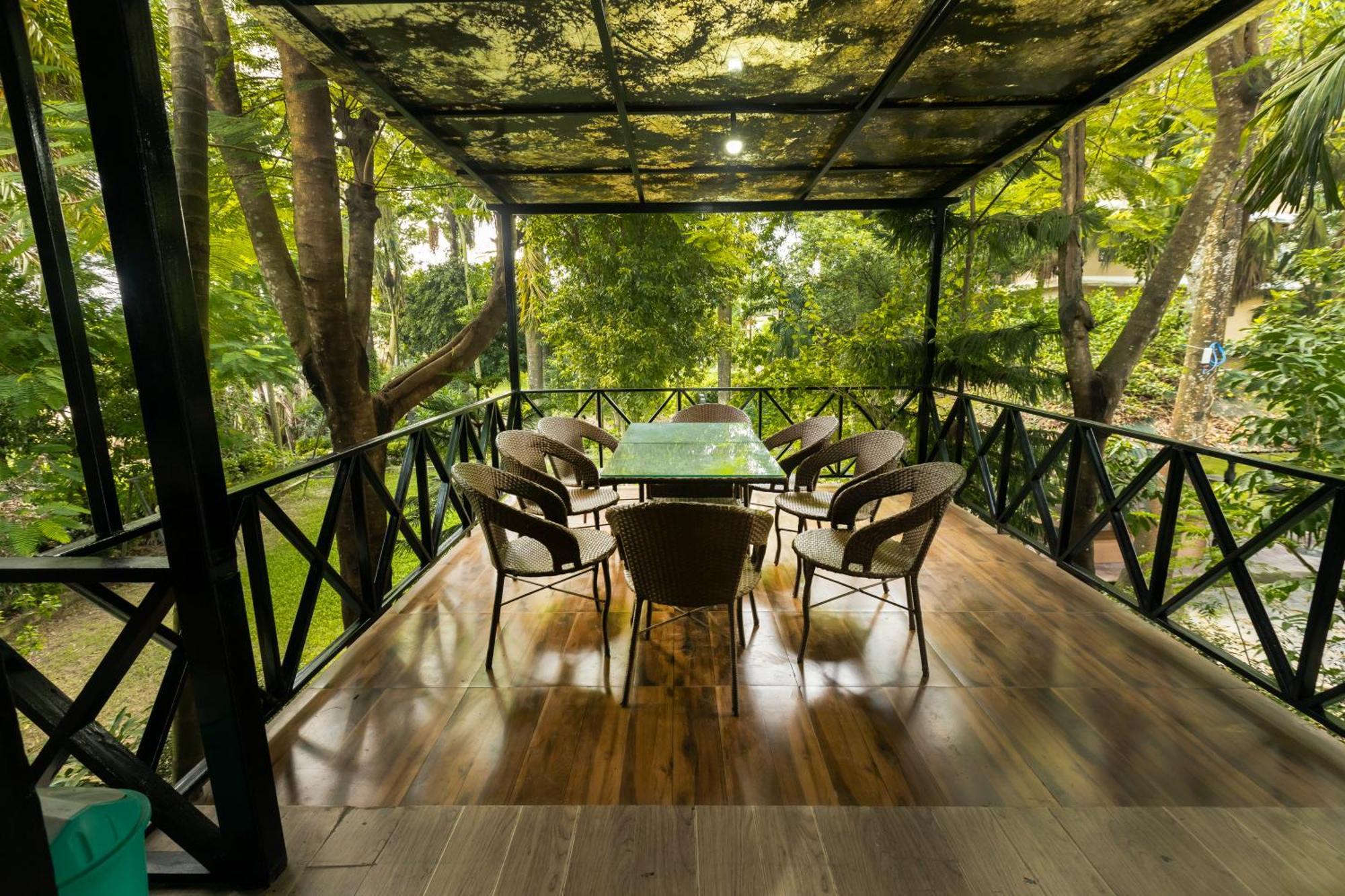 צ'יטוואן Hotel Parkside & Swimming Pool-Between Greenery And Azure ,Your Perfect Retreat מראה חיצוני תמונה